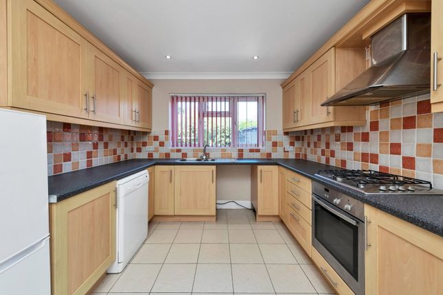 3b, Nursery Drive, March photo 4