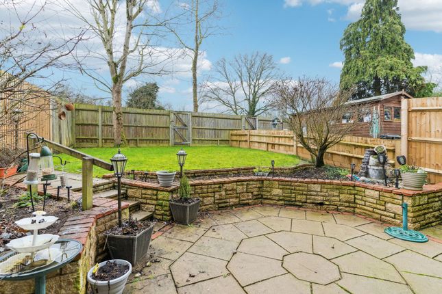 10 Tintern Close, Stevenage photo 4