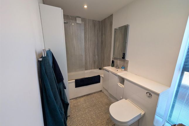Flat 2, The Courtyard, 39 West Street, Bridport photo 5