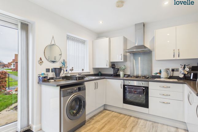 35, Meadow Walk, Saxilby photo 2