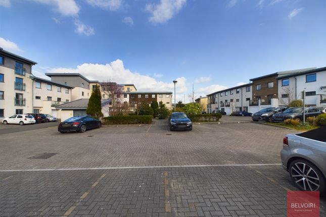 Flat to rent in St Catherines Court, Marina, Swansea