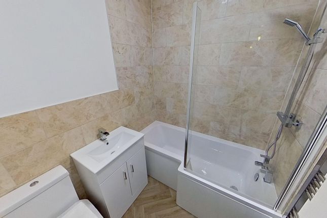 10, Loris Street, Bradford photo 5