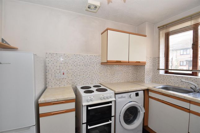 12 Woodlands, Copse Lane, Horley photo 2