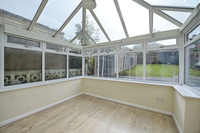 72, St. Johns Road, Romford photo 4