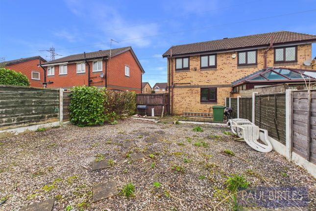 28, Town Gate Drive, Trafford photo 3