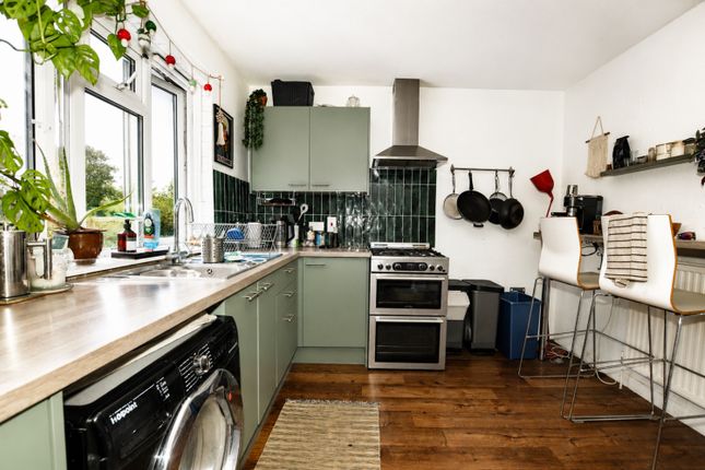 434, Lonsdale Avenue, London photo 3
