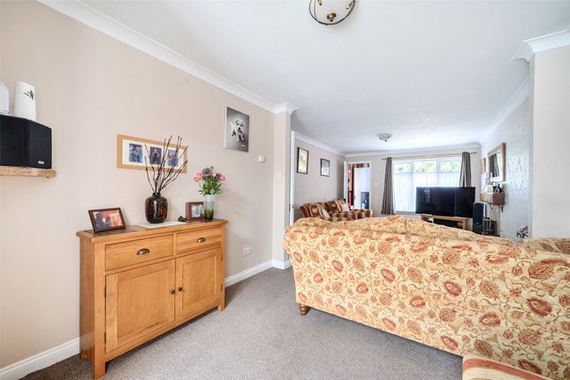 19, The Avenue, Uxbridge photo 4