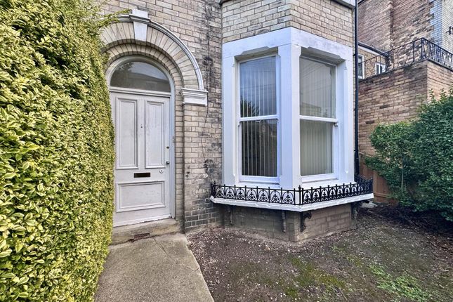 1-bed flat on Cromwell Terrace, Scarborough, £700/mo