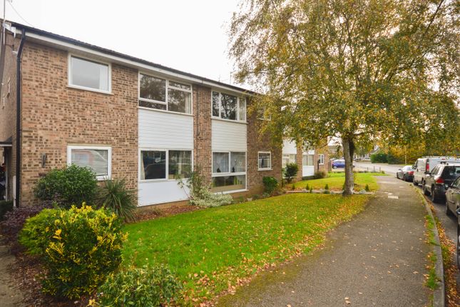 Thumbnail Flat to rent in Cromwell Avenue, Lea Park, Thame, Oxfordshire