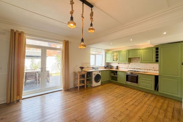 15 Beaconsfield Avenue, Gateshead photo 3