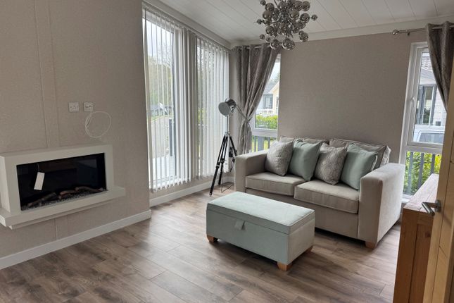 46 Warren Park, Portsmouth Road, Godalming photo 5