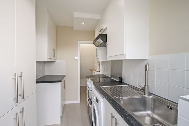 28, Castle Road, Northolt photo 3