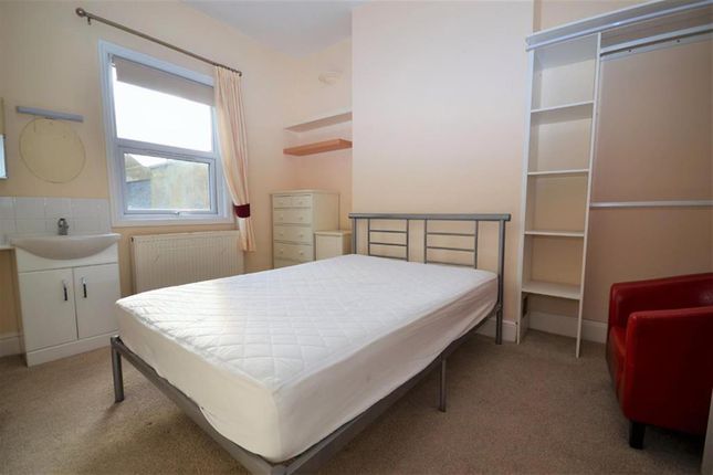 Room to rent in St. Georges Place, Cheltenham