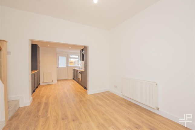 24, Catherine Street East, Bolton photo 3