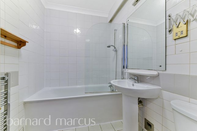 Flat to rent in Charing Cross Road, Covent Garden, London
