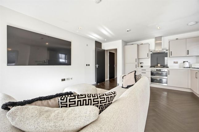 Flat 3/3, 15, Water Tower Court, Glasgow photo 4