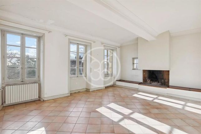 Apartment for sale in Uzes, 30700, France, Languedoc-Roussillon, Uzès, 30700, France