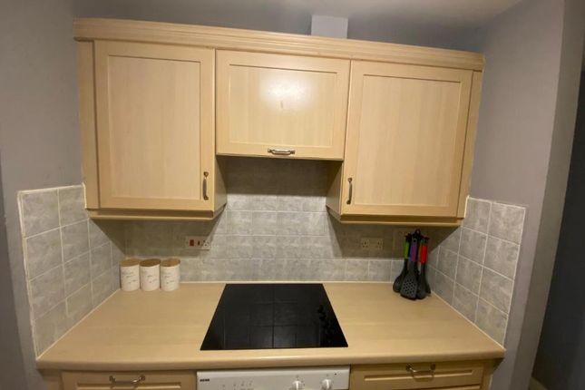 Flat 2, 943, Rochdale Road, Manchester photo 4