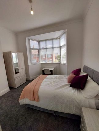 Thumbnail Shared accommodation to rent in Lindley Street, London