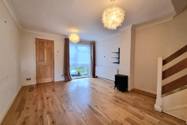 34, Aspen Close, Ealing photo 4