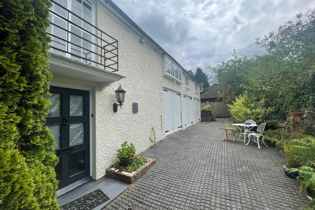 Thumbnail Mews house for sale in Farnham Road, Liss, Hampshire