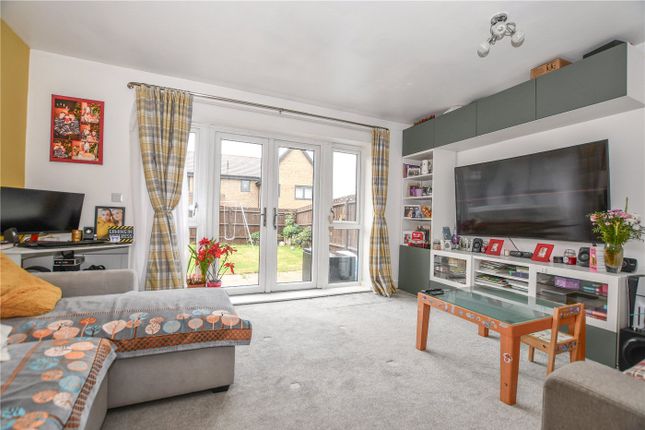 10, Mandarin Grove, Reading photo 2