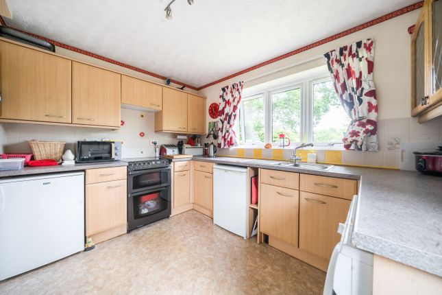 12, Fox Road, Surrey photo 3