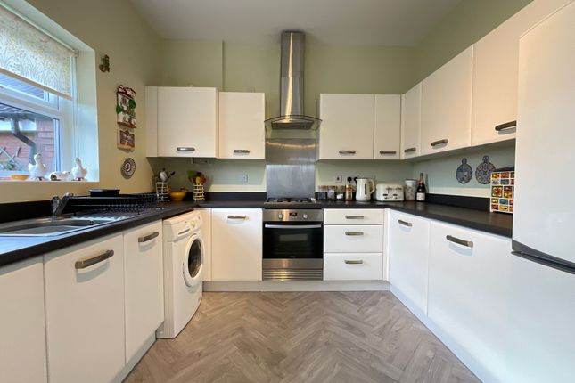 3 South Lea Road, Scarborough photo 3
