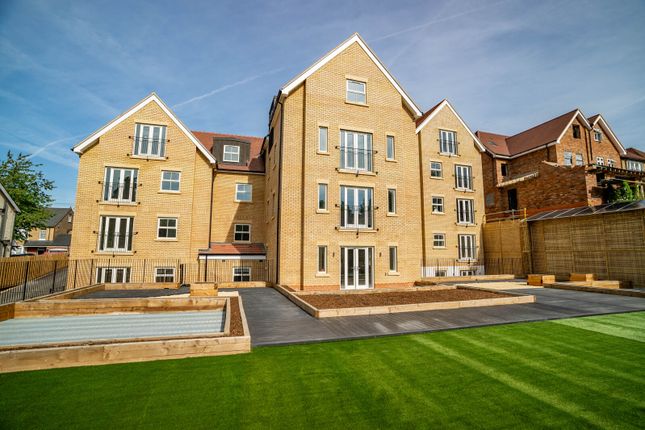 Thumbnail Flat for sale in Bloomfield Road, Harpenden, Hertfordshire