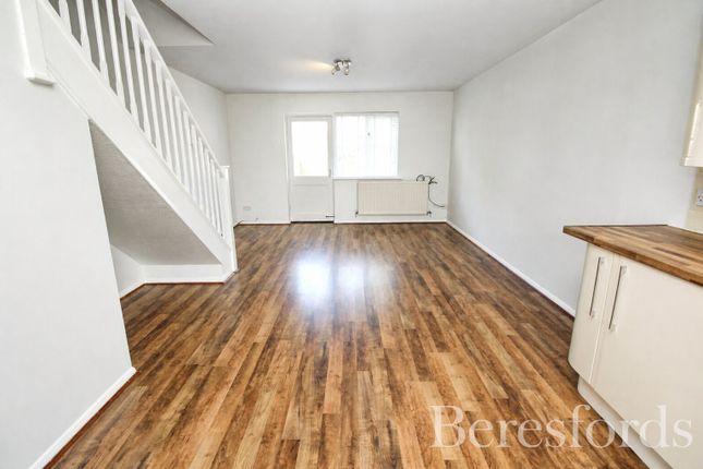 4, Alder Drive, South Ockendon photo 2