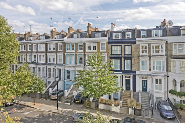Flat to rent in Blenheim Crescent, London