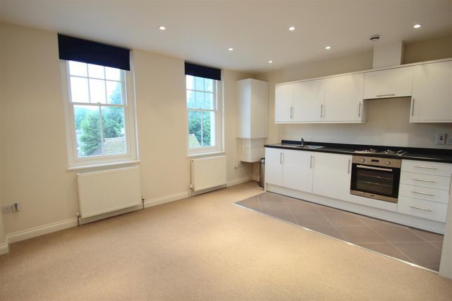 Thumbnail Flat to rent in Castle Walk, Reigate