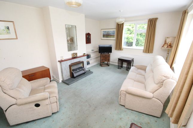 12, Gwendoline Drive, Leicester photo 3