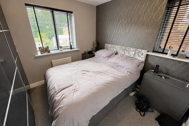 32, Pheasant Way, Cannock photo 3