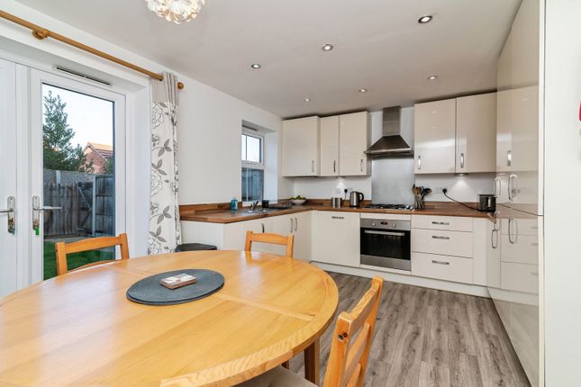 35, Mountain Ash Crescent, Nottingham photo 3
