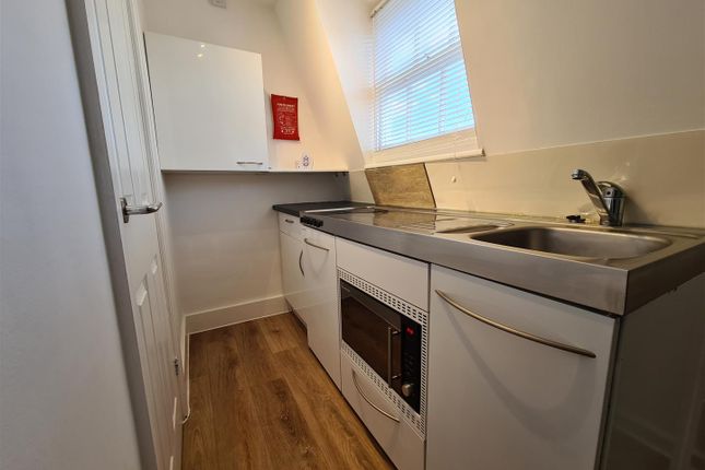 Flat 8, 26 Newmarket Road, Cambridge photo 3