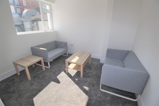 Flat to rent in Sydenham Road, Guildford