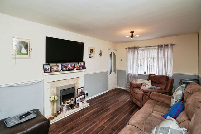 13, Lichfield Close, Merseyside photo 2