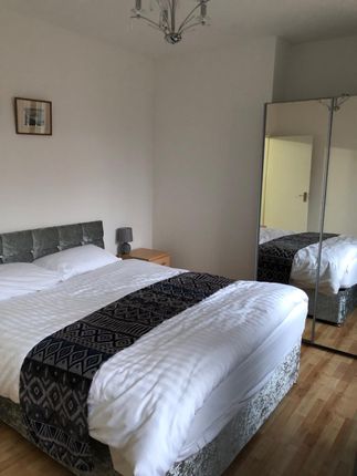 Flat to rent in Eccles New Road, Salford (Above Shop)