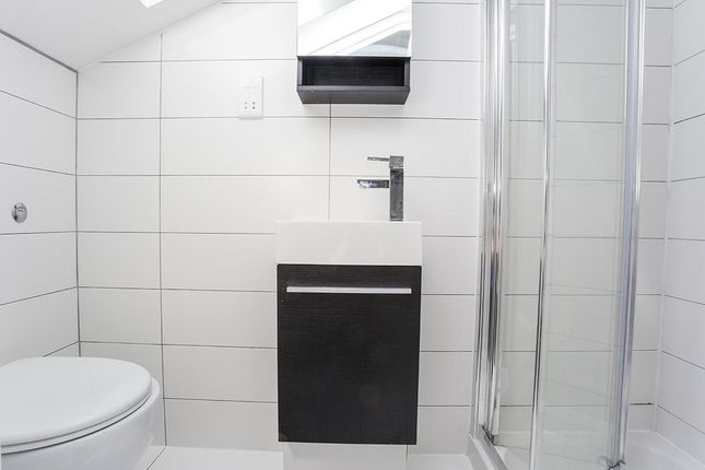 Flat 24,122, Bunns Lane, Mill HIll photo 5