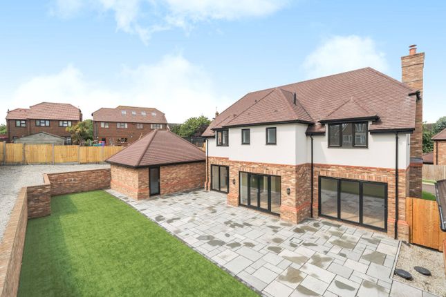 4, Shaw Close, Minster on Sea photo 4