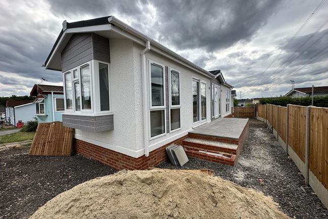 Thumbnail Mobile/park home for sale in Third Avenue, Galley Hill, Waltham Abbey