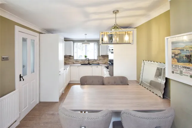 47, Byron Way, Swansea photo 2