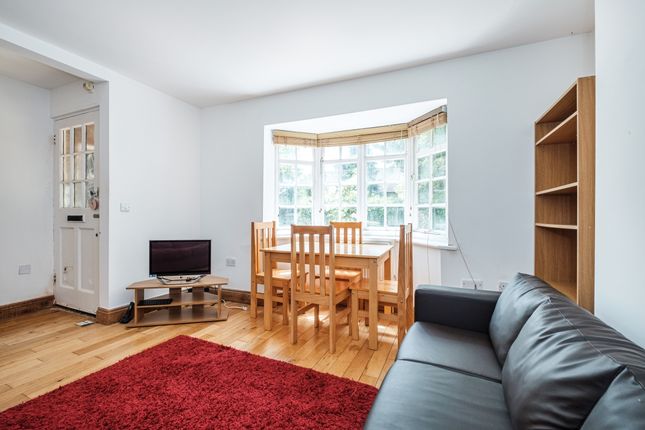Thumbnail Maisonette to rent in Neale Close, London