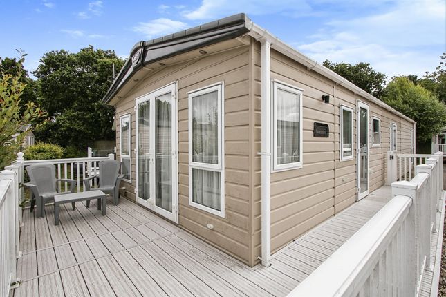 Thumbnail Mobile/park home for sale in Napier Road, Hamworthy, Poole