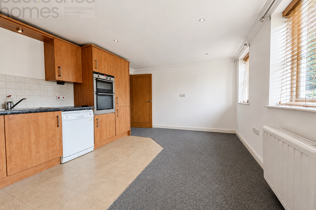 Flat 14 Elizabeth House, Banstead photo 2