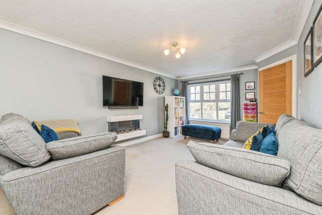 45, Dunbottle Way, Mirfield photo 2