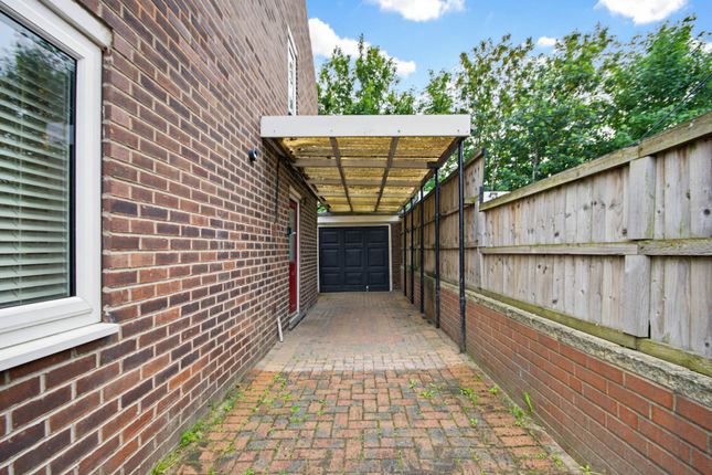 51, Cleveland Avenue, Knottingley photo 3