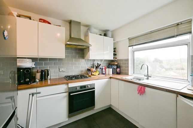 21, Hadleigh Court, High Road, Broxbourne photo 2