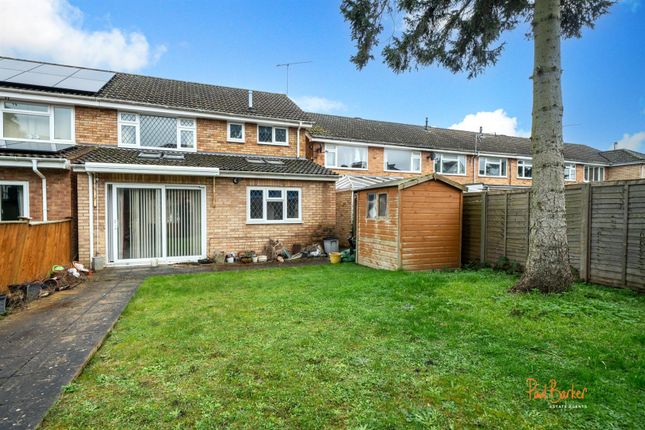 Semi-detached house for sale in Long Meadow, Markyate, St. Albans